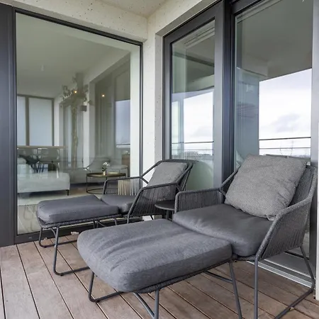 Waves 6 06-05 Apartment *