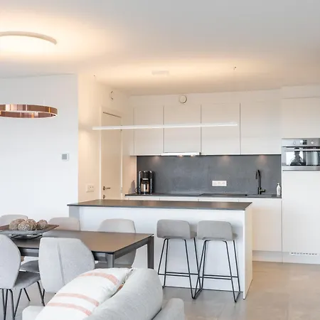 Lecomte - The Shoreline X The Waves Apartment *